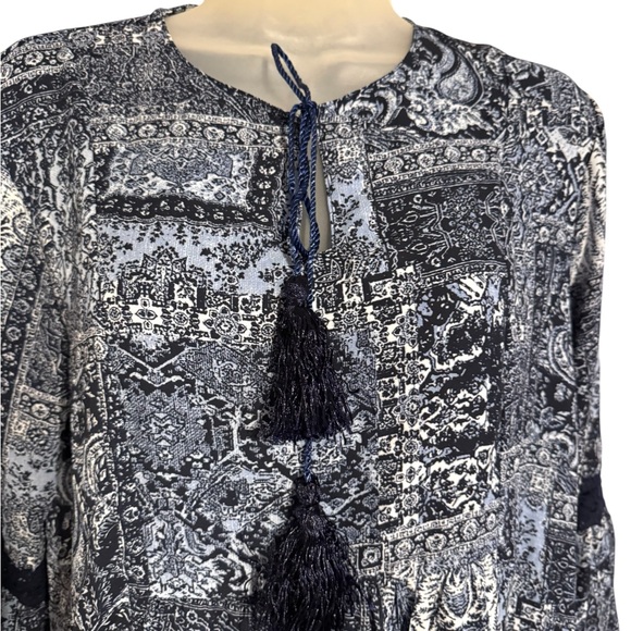 NWT Denim Blue Print  Top w/Tassel Tie  MEDIUM   #A - Picture 2 of 10